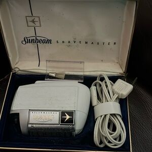 Vintage Sunbeam shavemaster model 555.